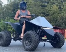 Tesla Cyberquad, скріншот відео