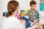 Доводиться боротися: як аутизм близьких впливає на дитину