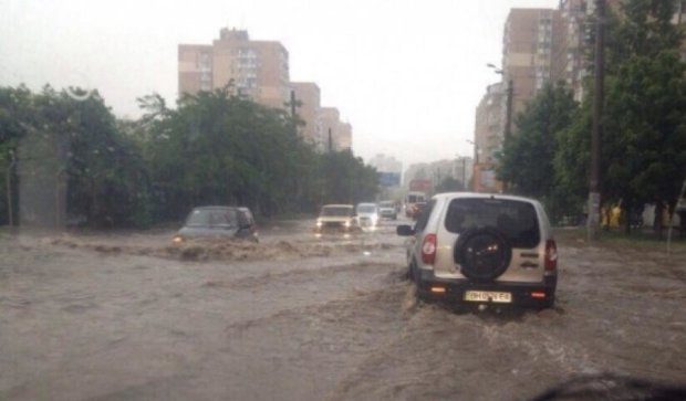 Одеські вулиці затопило на півметра 