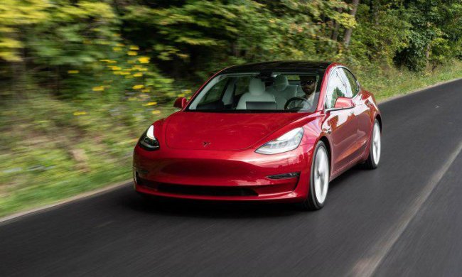 Маск продает Tesla 3 за копейки, но есть один нюанс