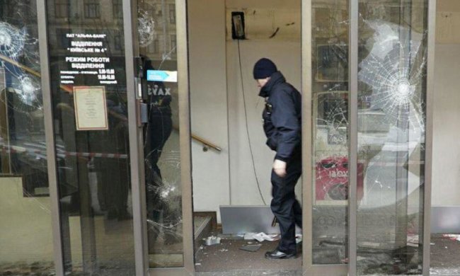 Жінка розгромила банк, щоб погрітися