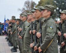 Йшов шостий рік війни: у військовій частині Нацгвардії помітили товари з Росії, фото