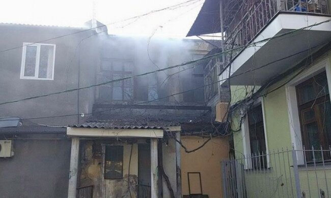 В Одессе сгорел сэндвич-бар (фото)