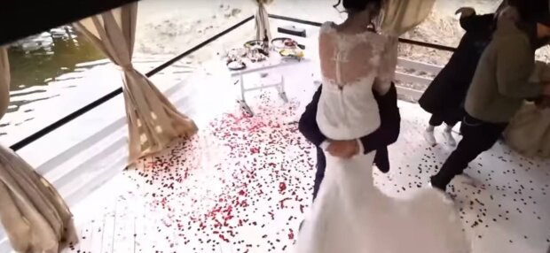 Весілля, скріншот: YouTube