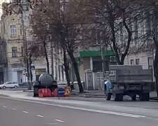 Прорыв трубы в центре Житомира, скриншот видео