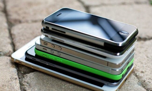 Еволюція iPhone від 1 до 7 покоління 