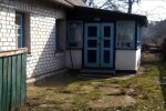 На Прикарпатті знайшли сімох голодних покинутих малюків -  "народила під хатою і зникла"