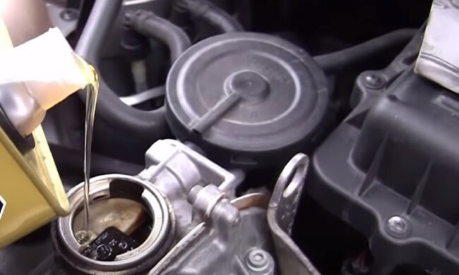 Заміна мастила. Фото: Youtube