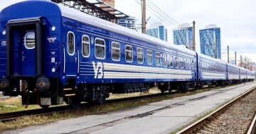 Пошкодження залізничної інфраструктури після обстрілу Києва