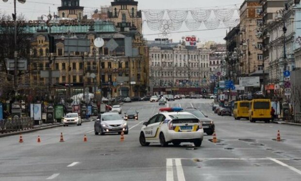 У Києві перекрили пів міста, аби держсекретар США Помпео міг без заторів покататися на своєму авто