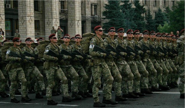 Кроком руш: в українській армії введуть власну, унікальну стройову систему