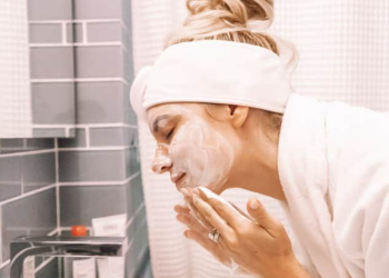 Умывание, изображение из свободных источников