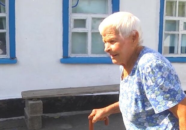 На Донеччині жителі села виявилися відрізаними від світу: "Топимо піч, вода з колодязя, лікарні немає"