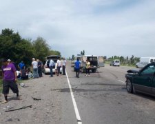 Депутат на дорогому авто розчавив голого пішохода