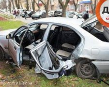 На викраденому авто злодій врізався в будинок в Чернігові (фото)