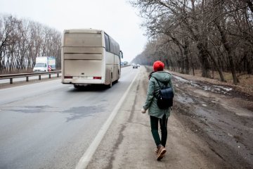 Во Львове директор школы попала в громкий скандал: бросила ребенка на границе