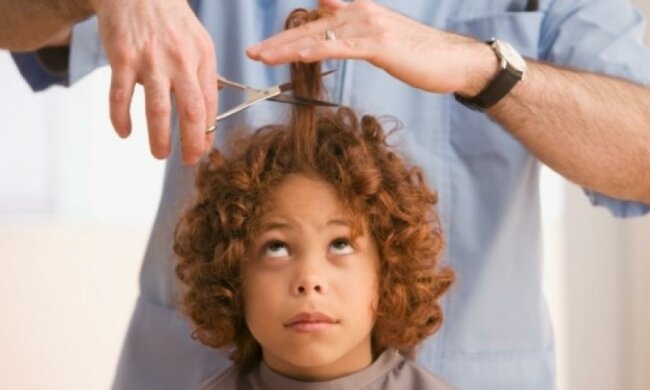 Як заспокоїти дитину в перукарні