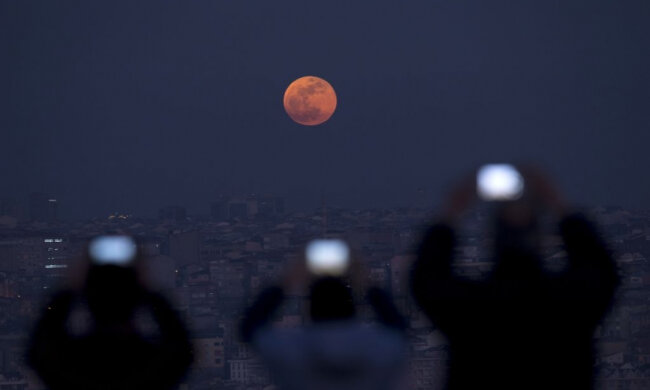 Місячне затемнення, фото: Getty Images