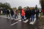 Здесь "отжигал" священик: популярную дорогу под Львовом перекрыла разьяренная толпа, замешаны миллионы