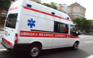 Как в Голливуде: грузовик перевернулся в самом центре Киева 