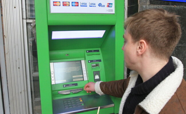 термінал Приватбанку, фото з вільних джерел