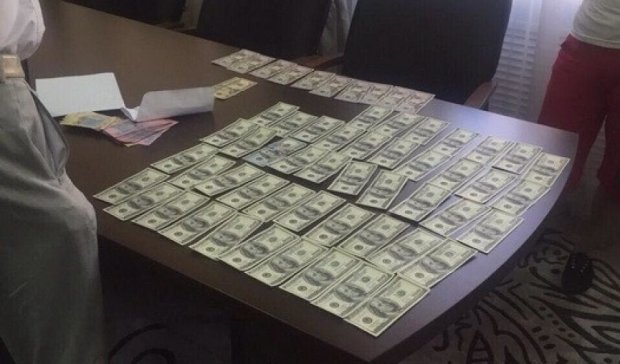 Киевский налоговик выбился в миллионеры на конвертцентре (фото)