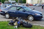 Мокрый асфальт сыграл злую шутку со столичными "мотогонщиками" (фото)