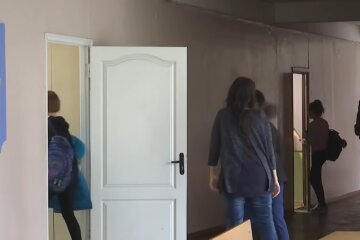 Карантин в школах, скриншот: YouTube