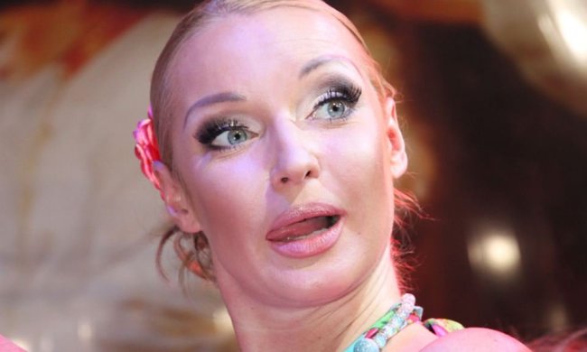 Голая Волочкова встретила Новый год: упала в снег и засветила "пушистика"