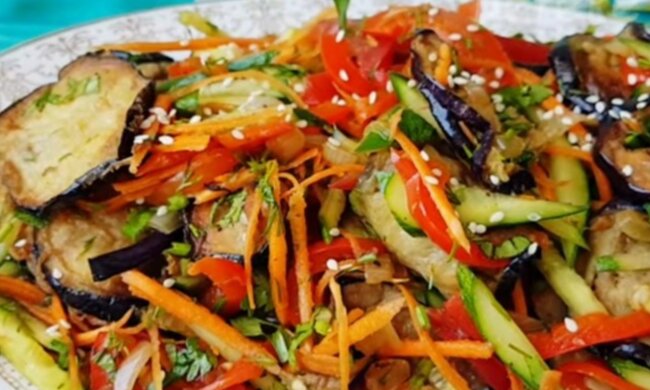 Салат с баклажанами, кадр из видео