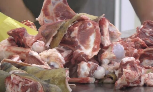 Свинина на рынке. Фото: скриншот Youtube