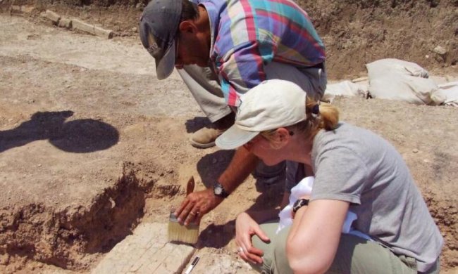 Археологи раскопали золотой клад древней элиты
