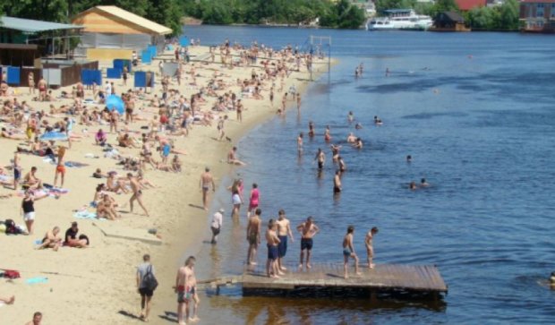 В Киеве снова закрыли для купания пять пляжей
