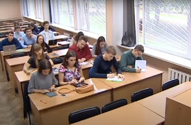 студенти, скріншот з відео
