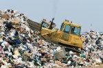 У Львові допотопна тарантайка спалахнула на ходу: кадри сміттєвого Армагедону