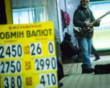 Поки курс долара обдирає українців до нитки, на Банковій жирують