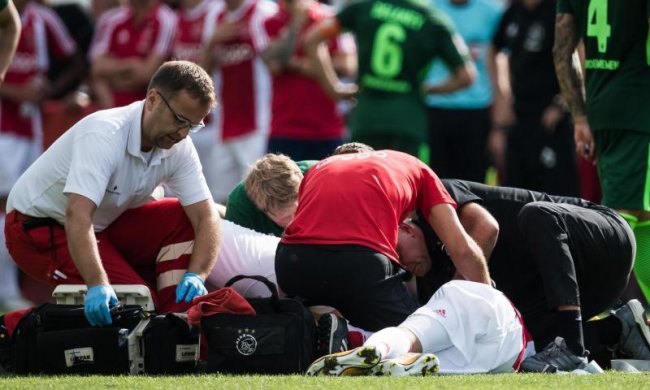 Футболіста Аякса відключили від апарату штучного дихання