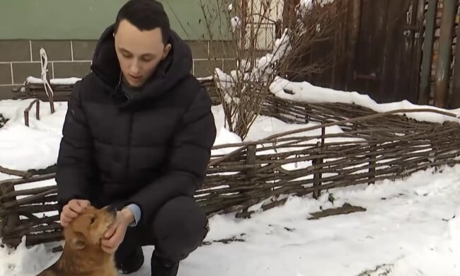 На Львівщині хлопець врятував пса, скріншот із відео