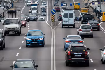 Движение авто в Киеве, скриншот: YouTube