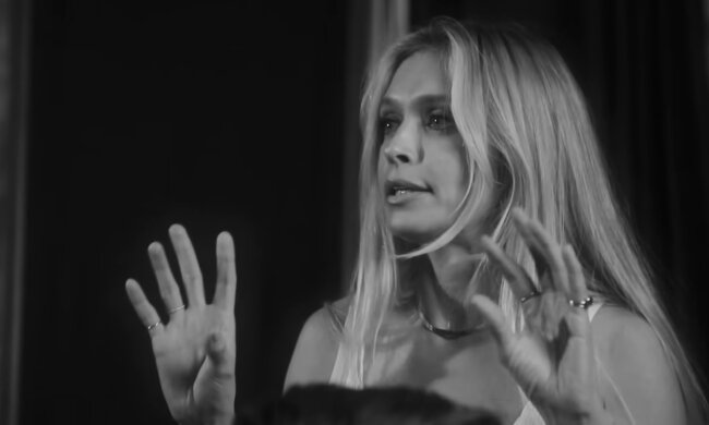 Віра Брежнєва, кадр із кліпу на пісню "Вишиванка"