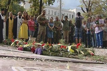 Пам'ятники героям Іловайська з'явилися на Алеї Небесної сотні 