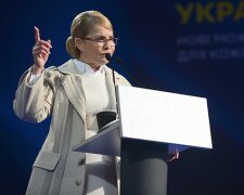 "Нам потрібно підтримати Зеленського. Йому важко тримати удар": Тимошенко розповіла про імпічмент