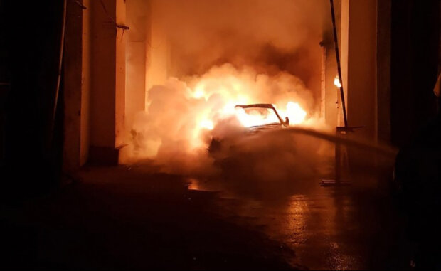 У Києві спалили авто відомої активістки, фото: 24 канал