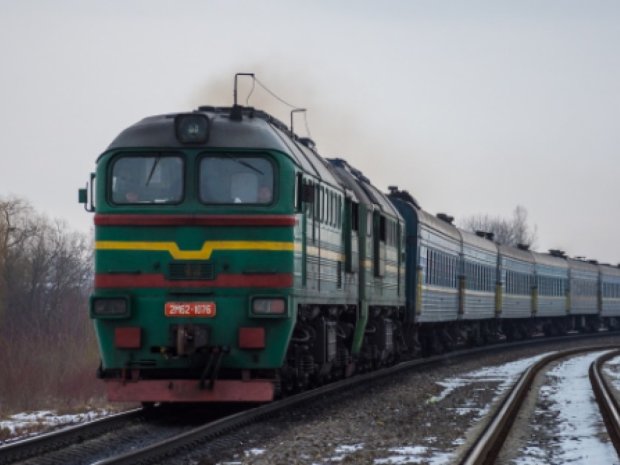Поезд Укрзализныци превратился в ринг: кровавое побоище не смогли остановить