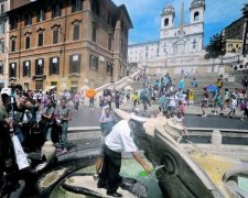 По Николаеву расставили окна в мир иной - прохладный и свежий