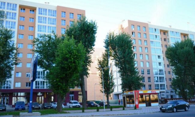 Виручив екс-регіонала: Мін'юст купив півсотні квартир у селі дорожче, ніж у Києві
