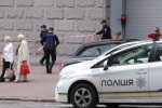 Паніка, тиснява та загроза смерті: київський вокзал оточила поліція, всіх негайно виводять