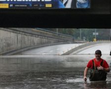 Проломило дом: стихия в Киеве натворила немыслимый ужас