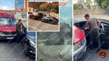 Tesla після зіткнення з маршруткою на Успенській площі в Дніпрі