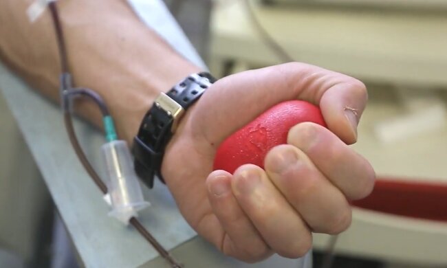 Донорство крові, кадр з відео